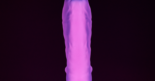 Dildo Radiant Soft Silicone Glow In The Dark Dildo Grande Rosa Sex