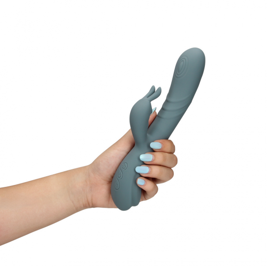 O Vibrador Loveline Rabbit possui 2 motores e 20 modos de vibração, é recarregável e à prova d'água. Possui função de movimento de dedo para o estímulo do ponto G e vibração para o clítoris. Feito em silicone ultra macio