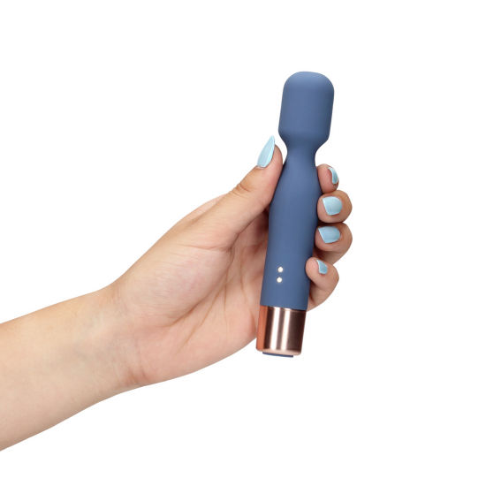 O Mini Vibrador Loveline Wand possui 10 modos de vibração, é recarregável e à prova d'água. Feito em silicone ultra macio e ABS é seguro para o corpo, este vibrador foi concebido para incontáveis horas de prazer para si