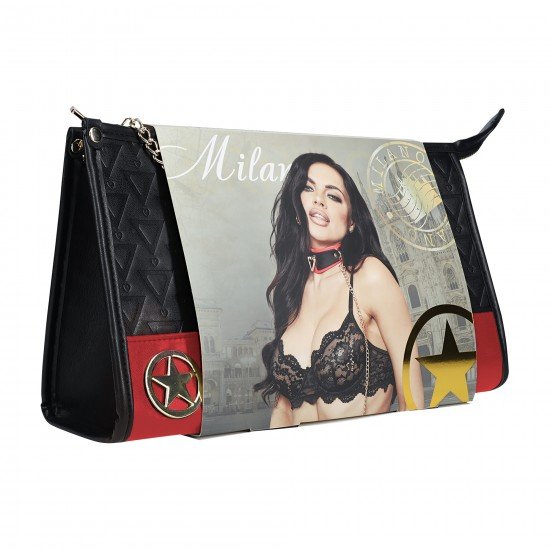 O Milan Collection Kit da Ouch! vem em uma bolsa linda, com um visual iridescente de alta qualidade em seu hardware, e inclui uma coleira e guia, um conjunto de algemas e um conjunto de algemas de tornozelo, uma venda, u