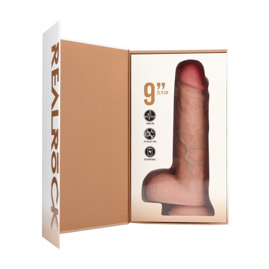 Divirta-se ao máximo com este dildo vibratório firme e macio ao toque, da RealRock®. Suas veias realistas de aparência natural no eixo, combinadas com o tamanho certo e design semelhante à pele, dão a você estimulação ex