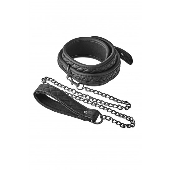 Este conjunto de coleira e trela da coleção Blaze de produtos de bondage tem um design acolchoado com ponto de diamante preto em couro vegano, com hardware preto sem níquel. Para conforto de uso, a gola é forrada com um